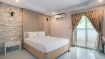 Standard Double Room, 1 King Bed | Desk, iron/ironing board, free WiFi, bed sheets