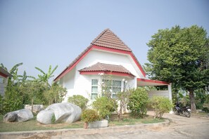 Deluxe Cottage - The Room Suphanburi (Suphan Buri)