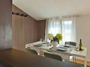 Dining - Terrazzo di Betta · Garage and metro (Milano)