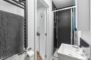 Shower, free toiletries, hair dryer, towels