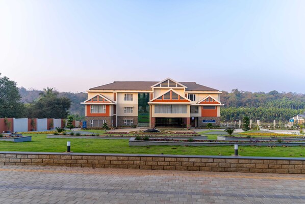 Exterior - Essentia Resort & Spa Sirsi (Sirsi)