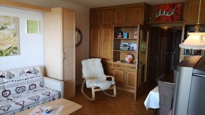 Fernseher, Tischtennisplatte