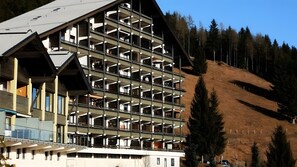 A multi-story building with a modern architectural design, featuring balconies and large windows. - Apartment with Swimming Pool, Mountain Views, Balcony and Wi-Fi (Simonhöhe)