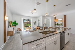 Interior - Families Deluxe Dream Vacation, 10 min from Disney (Kissimmee)