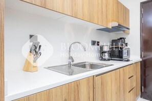 Apartment, Balcony, Canal View | Private kitchen - Bloomfileds Executive Studio Al MA (Abu Dhabi)