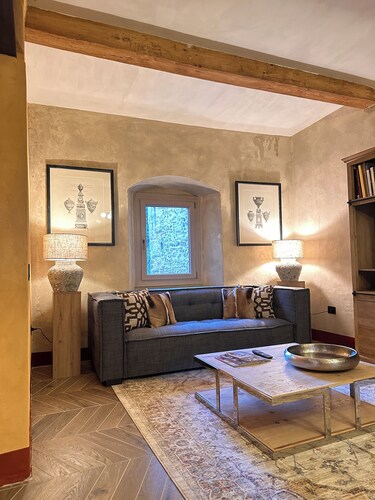 Warm and elegant 2-bedroom apartment with AC in charming Anghiari