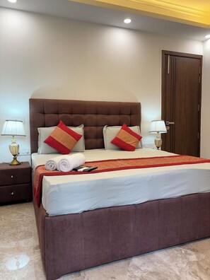 Apartment, Balcony, City View - Fortune Home Service Apartment 3Bhk J150 (New Delhi)