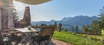 Apartment 'Schladming Planai Mitte' with Mountain View, Private Terrace and Wi-Fi