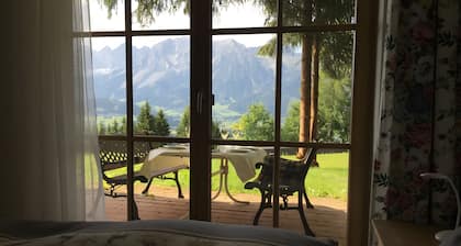 Apartment „Schladming Planai Mitte“ mit Bergblick, privater Terrasse und WLAN