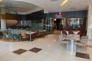 Dining - Executive Furnished 1 bedroom GTC (Nairobi)