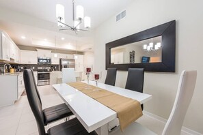 Dining - 3BR Apartment - Great Location, Super Comfort (Kissimmee)