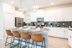 Fridge, microwave, oven, stovetop - 5BR Themed Home - Private Pool, Prime Location (Four Corners)