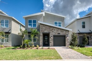 Exterior - 5BR Themed Home - Private Pool, Prime Location (Four Corners)