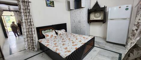 2 Schlafzimmer, BĂŒgeleisen/BĂŒgelbrett, WLAN, BettwĂ€sche