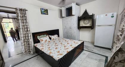 Sukoon 2BHK| Near Metro Station in Lajpat Nagar Amar Colony Free Parking