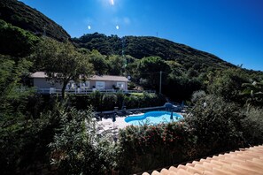 Quarto casal, vista para a piscina | Piscina