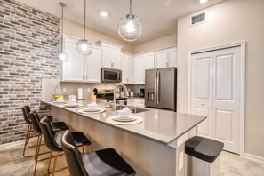 Fridge, microwave, oven, stovetop - Chic Modern Condo with Spacious Layout and Mickey Bedroom (Four Corners)