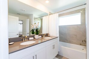 Hair dryer, towels - Chic Modern Marvel-Spacious, Themed Bedrooms, Private Pool (Kissimmee)