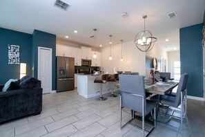 Interior - Cozy Getaways - Spacious & Ideal Location (Four Corners)