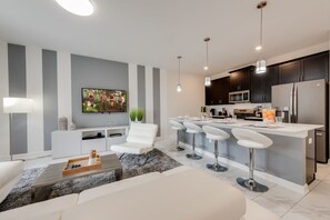 Interior - Cozy Home, Prime Disney Parks Location (Kissimmee)
