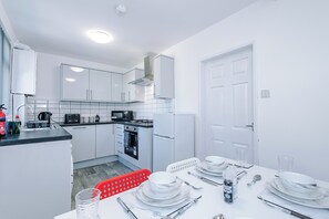 Microwave, oven, stovetop - "Central Skipton Townhouse • Sleeps 10 • Walk to Everything • Free Parking (Skipton)