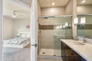Hair dryer, towels - Distinctive Home, Private Pool (Four Corners)