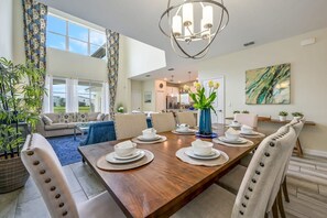 Dining - Luxury Storey Lake Retreat - Spacious, Disney-Near (Kissimmee)