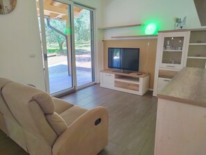 TV - In einem spektakulären Olivenhain in einer ruhig by Interhome (Bardolino)