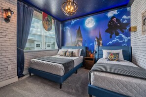4 bedrooms, desk, iron/ironing board - Modern Luxury Retreat-Pool, Mickey & Harry Potter Bedrooms (Four Corners)