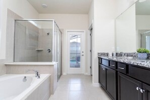 Hair dryer - New & Fun Family Getaway - Super Cute Home (Four Corners)