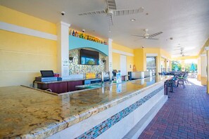 Bar (on property) - Prime Location-Spacious Condo for 8 Guests (Orlando)