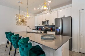 Fridge, microwave, oven, stovetop - Relax in Style at this Spacious 4-Bedroom Villa! (Kissimmee)