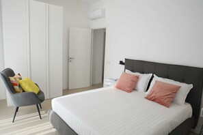 1 bedroom, WiFi - The Campanile at the center of Campania's main tourist attractions. (Sant'Antonio Abate)
