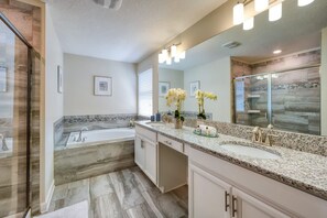 Hair dryer - Stunning Home, Private Pool, Great Location (Kissimmee)