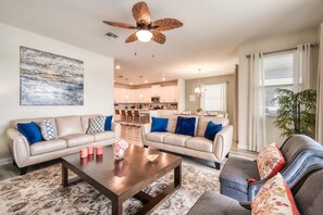 TV, offices - Stunning Home, Private Pool, Great Location (Kissimmee)