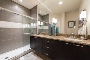 Hair dryer, towels - Super cozy home with private pool (Four Corners)