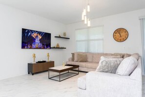 TV, offices - Super nice and spacious 9BDR home (Four Corners)