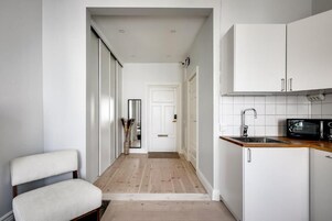 Deluxe Apartment, City View | Interior