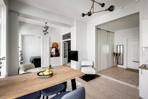Apartamento Deluxe, vistas a la ciudad | Cortinas opacas, tabla de planchar con plancha, wifi gratis