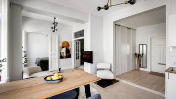 Deluxe Apartment, City View | Interior