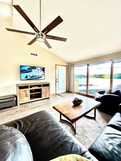 Penthouse with an open balcony. Greatest Location, Boat Slip upon request only