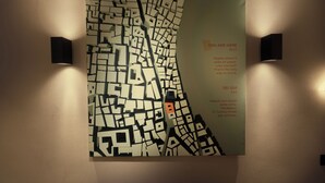 A wall-mounted map with a highlighted location, accompanied by two wall-mounted light fixtures. - La Dimora del Corso 35 (Naples)