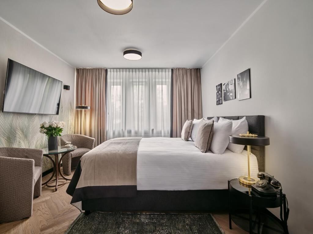 Habitación Deluxe | Minibar, caja de seguridad en la habitación, escritorio y wifi gratis 