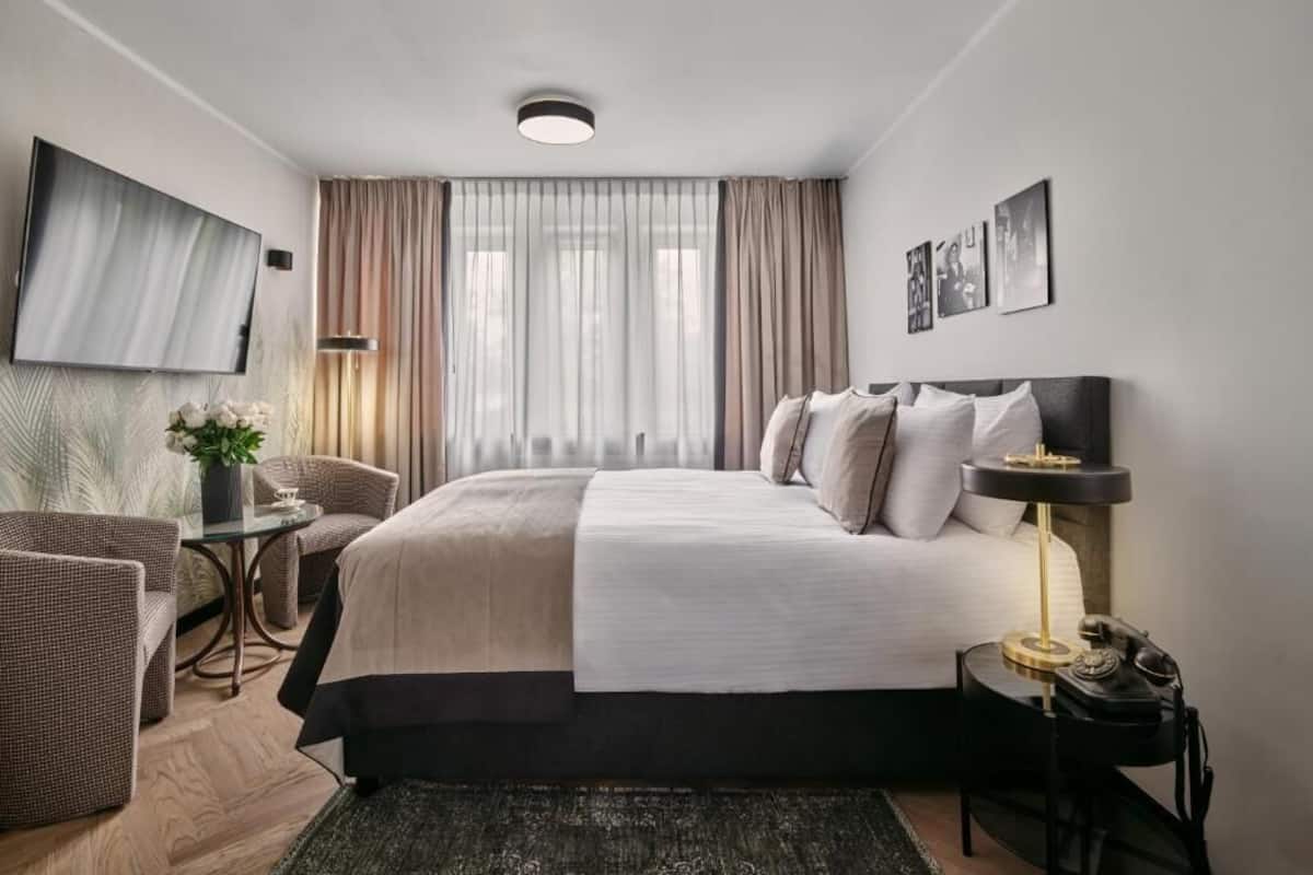 Habitación Deluxe | Minibar, caja de seguridad en la habitación, escritorio y wifi gratis