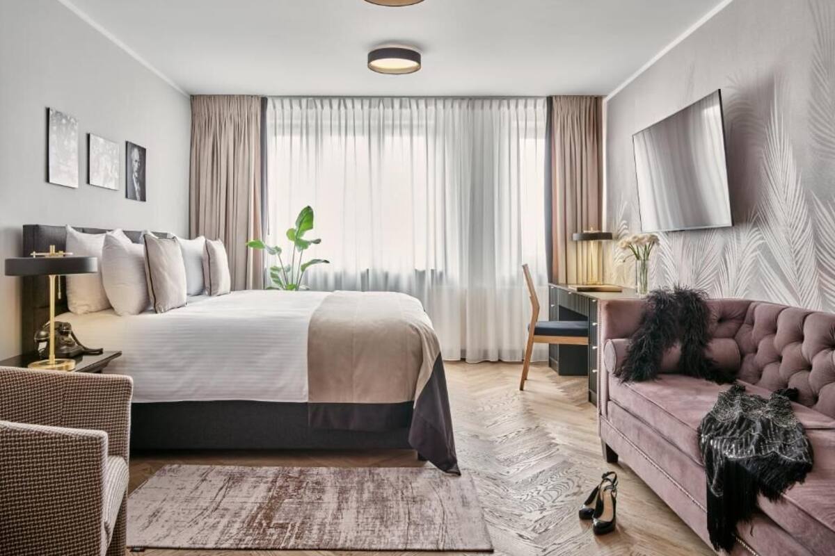 Habitación Deluxe | Minibar, caja fuerte, escritorio y wifi gratis