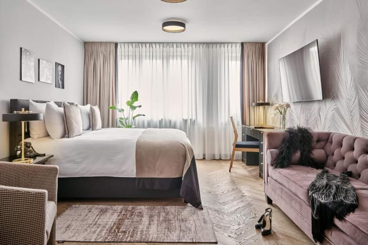 Habitación Deluxe | Minibar, caja de seguridad en la habitación, escritorio y wifi gratis