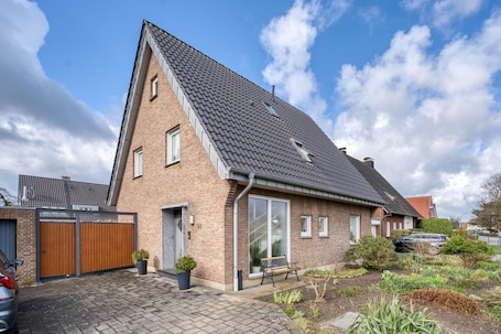 Exterior. 'Langenhorst Apartment' with Wi-Fi