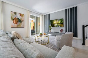 TV, offices - Opulent Retreat Themed Bedrooms and Pool Paradise (Kissimmee)