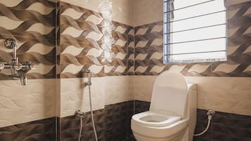 Deluxe-Vierbettzimmer, Stadtblick | Badezimmer