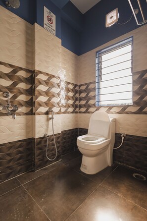 Habitación cuádruple Deluxe, vistas a la ciudad | Baño